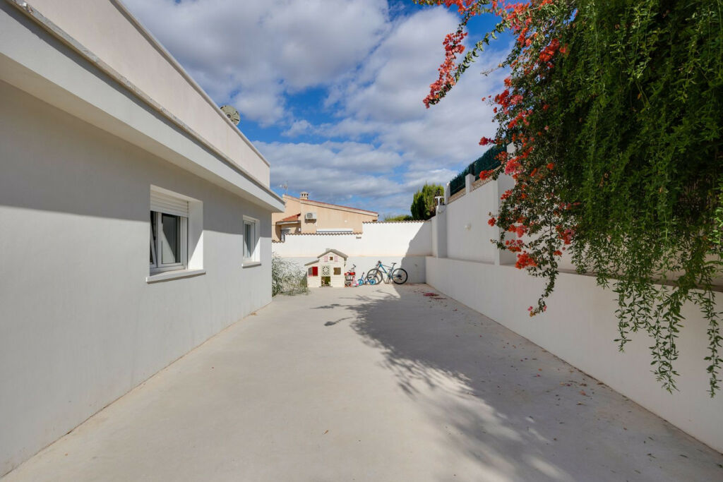 Detached Villa Ciudad Quesada Alicante - image 10