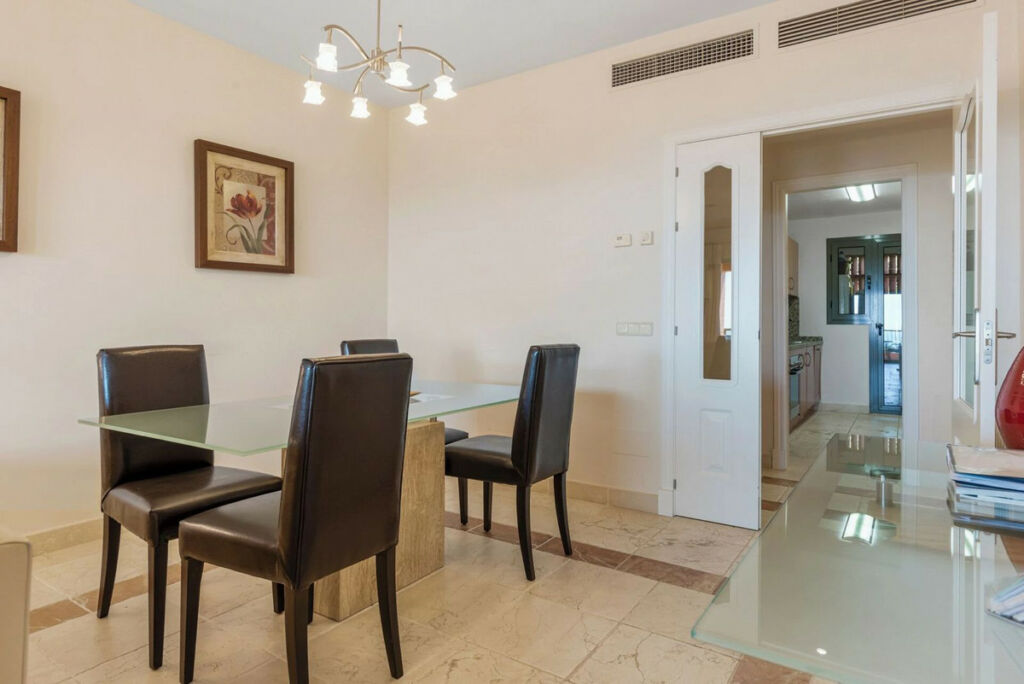 Middle Floor Apartment Los Flamingos Málaga - image 10