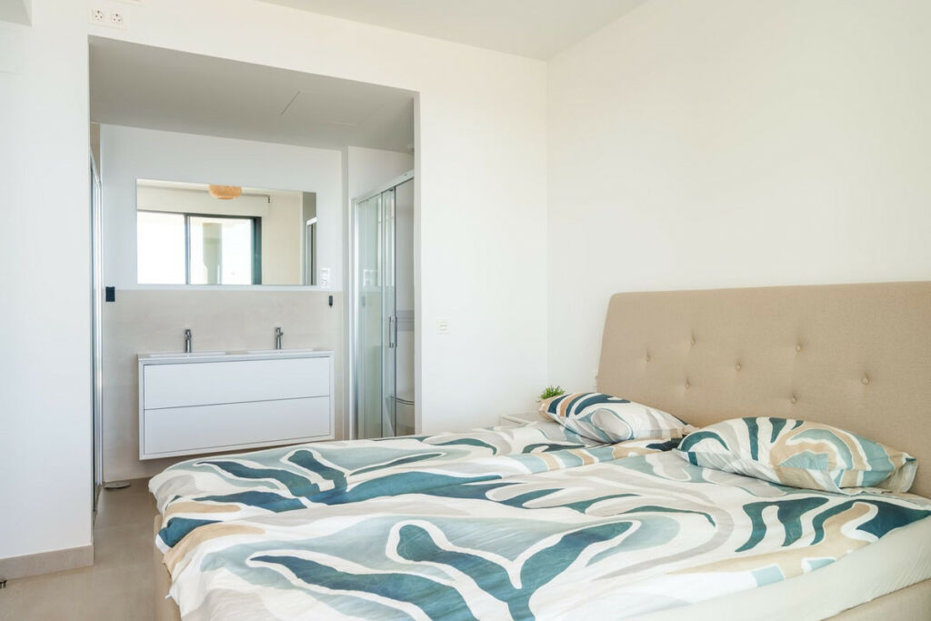 Middle Floor Apartment Fuengirola Málaga - image 10