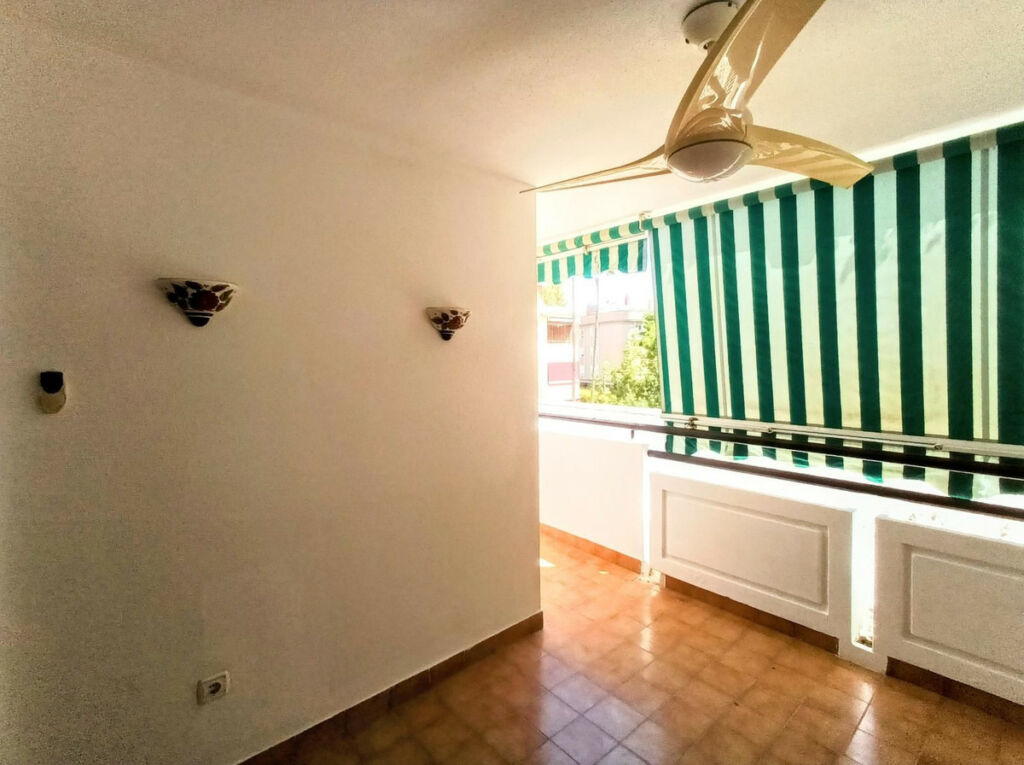 Ground Floor Apartment La Carihuela Málaga - image 10