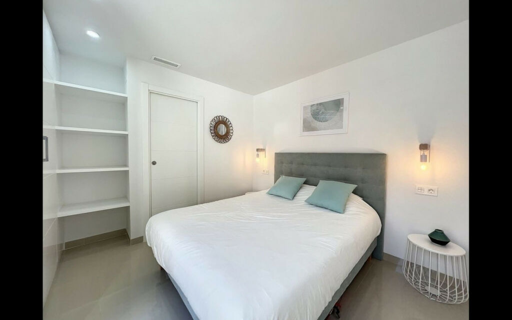 Detached Villa Villamartin Alicante - image 10