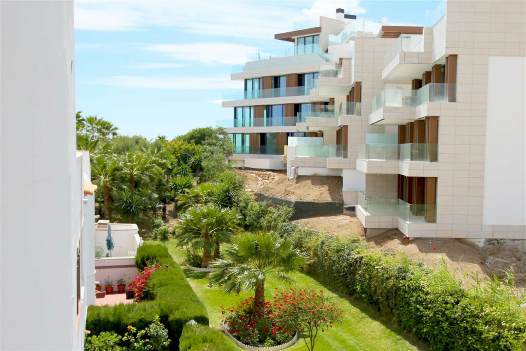 Middle Floor Apartment Estepona Málaga - image 10