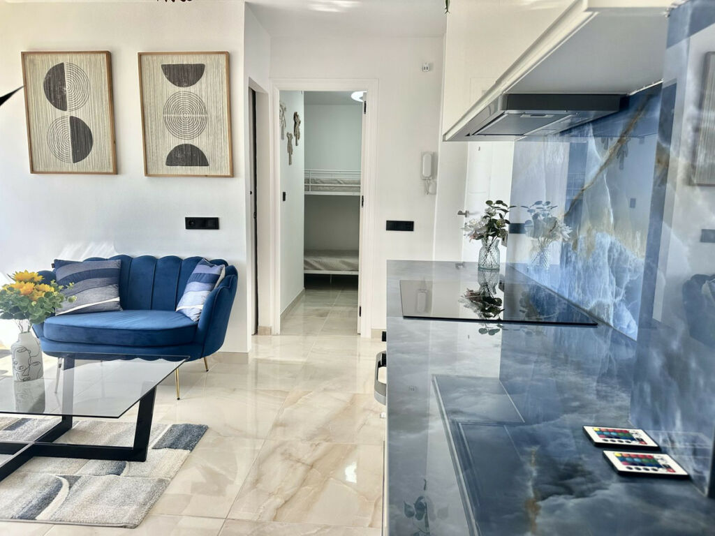 Middle Floor Apartment Calahonda Málaga - image 9