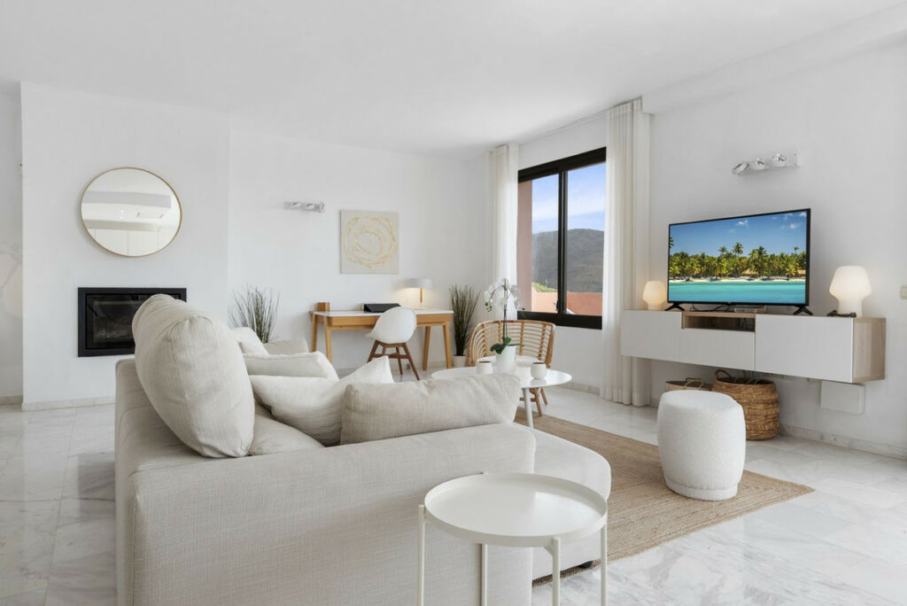 Middle Floor Apartment La Mairena Málaga - image 9
