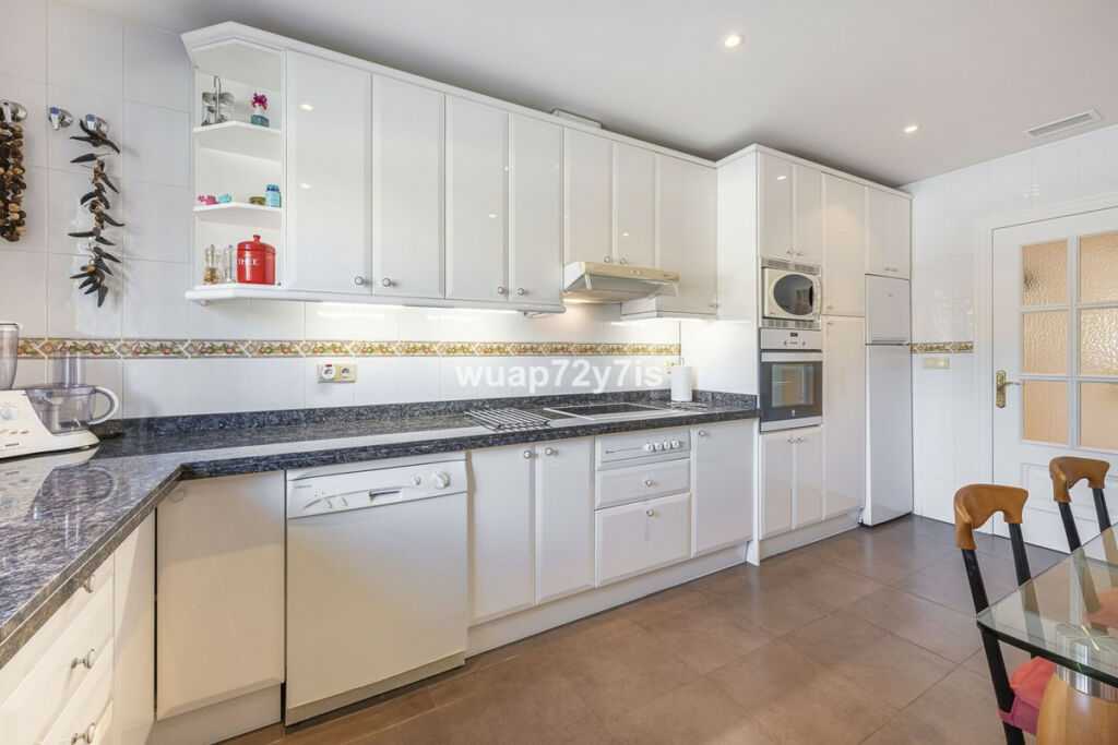 Ground Floor Apartment Estepona Málaga - image 10