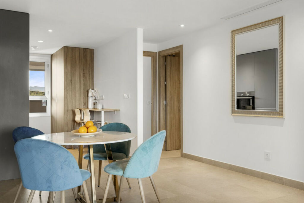 Middle Floor Apartment Estepona Málaga - image 10