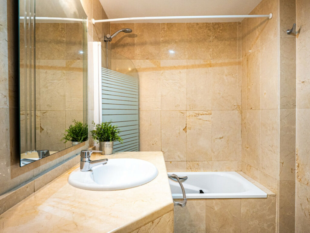 Middle Floor Apartment Marbella Málaga - image 10