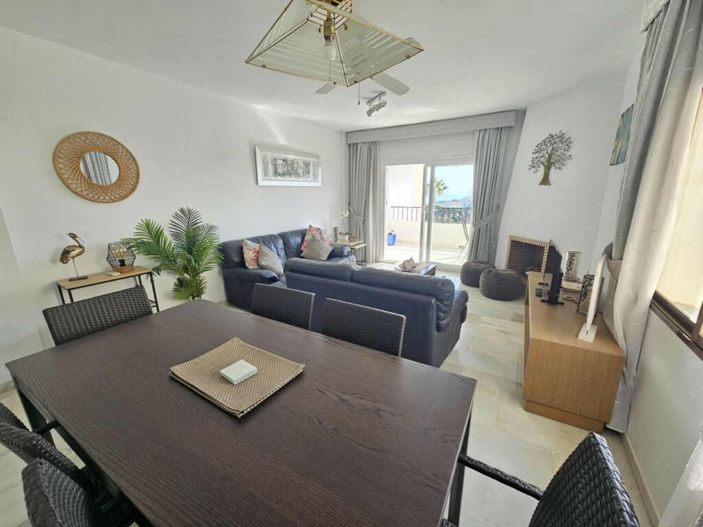 Middle Floor Apartment Calahonda Málaga - image 10