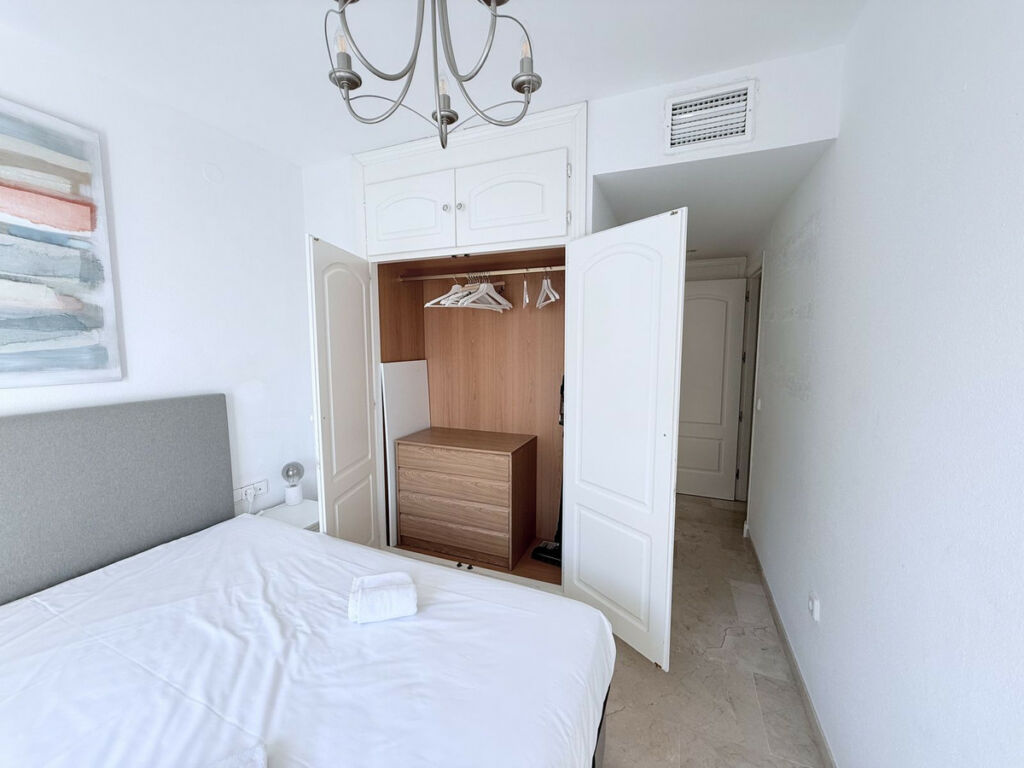 Middle Floor Apartment La Duquesa Málaga - image 10