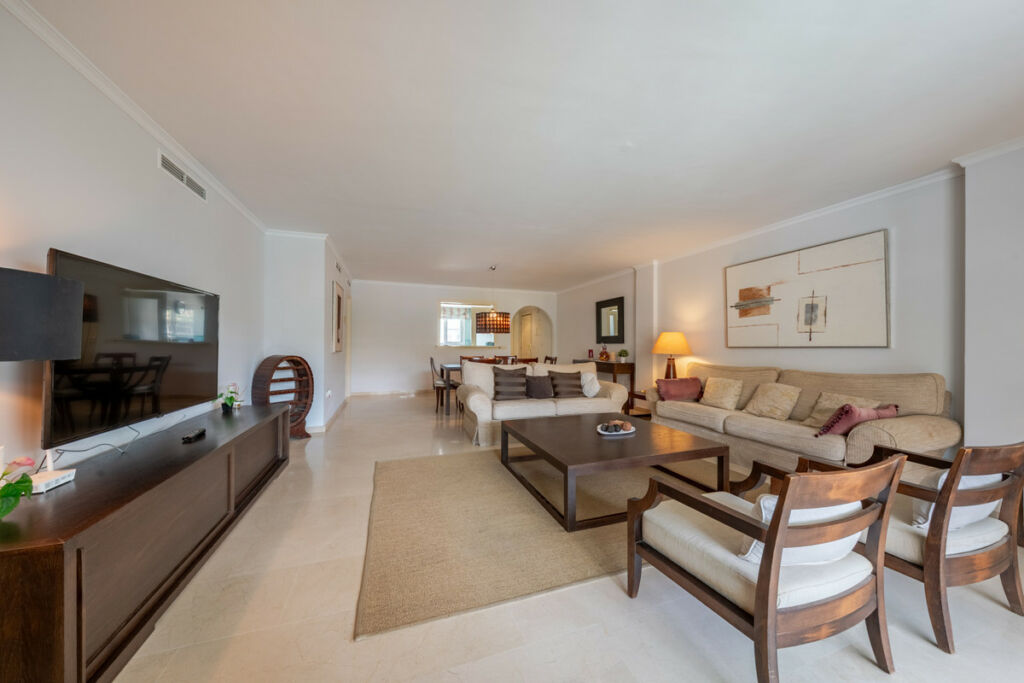 Middle Floor Apartment Sotogrande Marina Cádiz - image 10