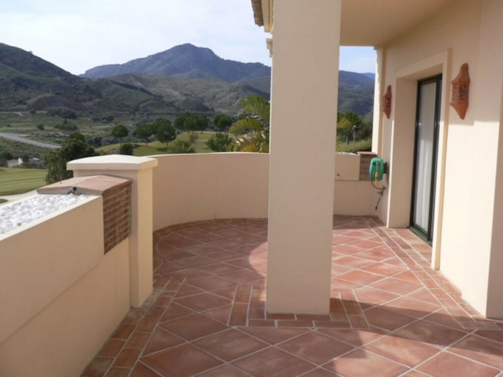 Middle Floor Apartment Benahavís Málaga - image 10