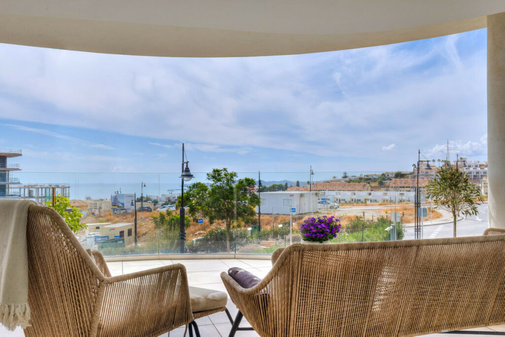 Middle Floor Apartment Fuengirola Málaga - image 10