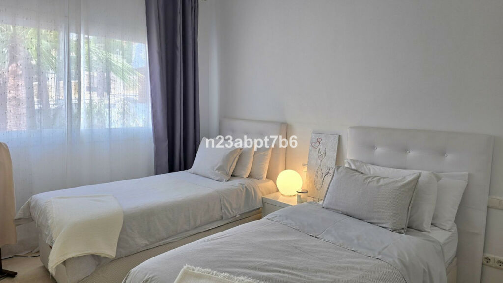 Middle Floor Apartment Nueva Andalucía Málaga - image 10