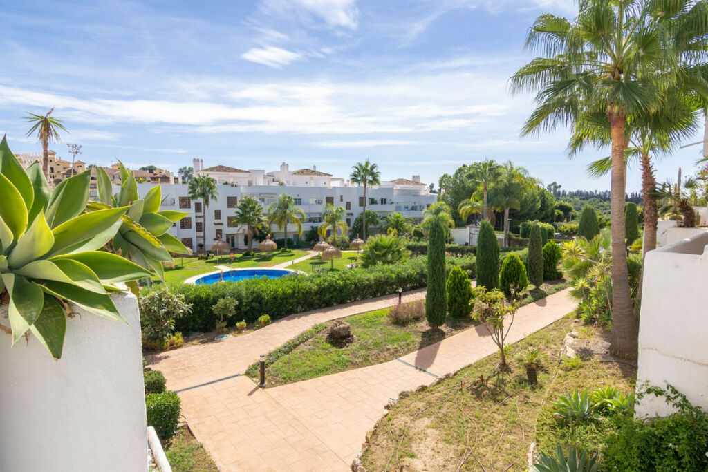 Middle Floor Apartment Estepona Málaga - image 10