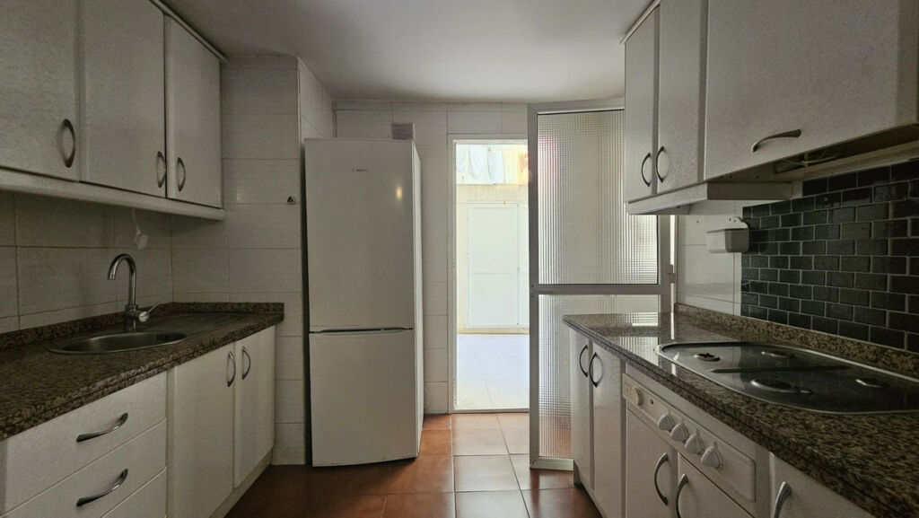 Middle Floor Apartment Fuengirola Málaga - image 10