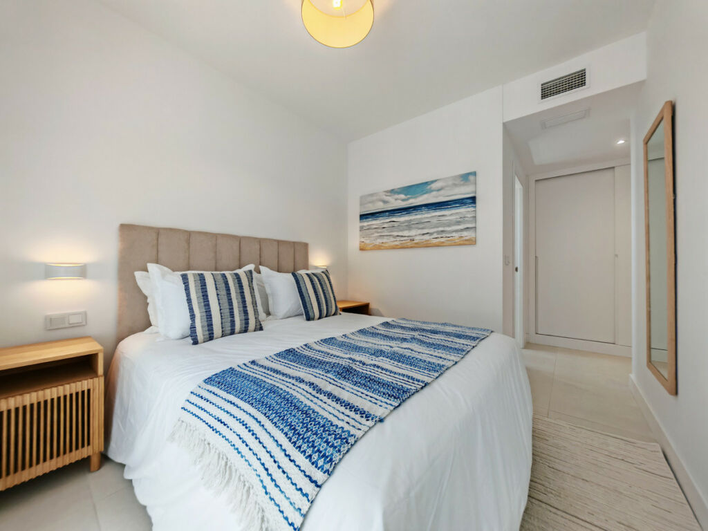 Middle Floor Apartment Fuengirola Málaga - image 10