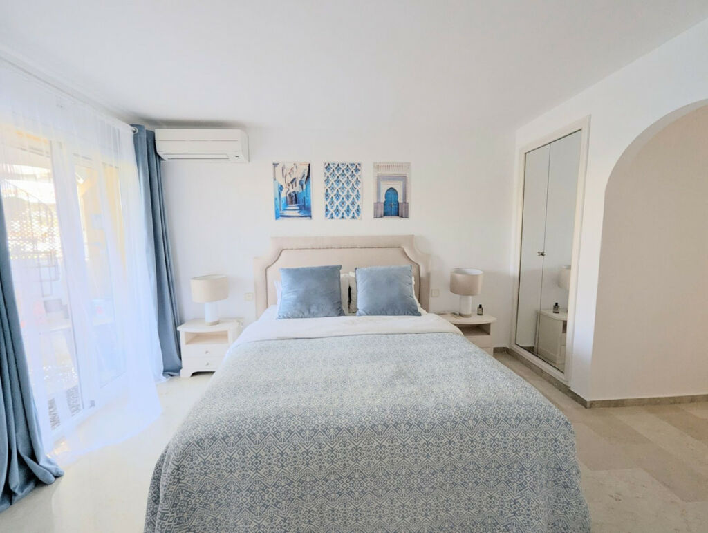 Penthouse Calahonda Málaga - image 17