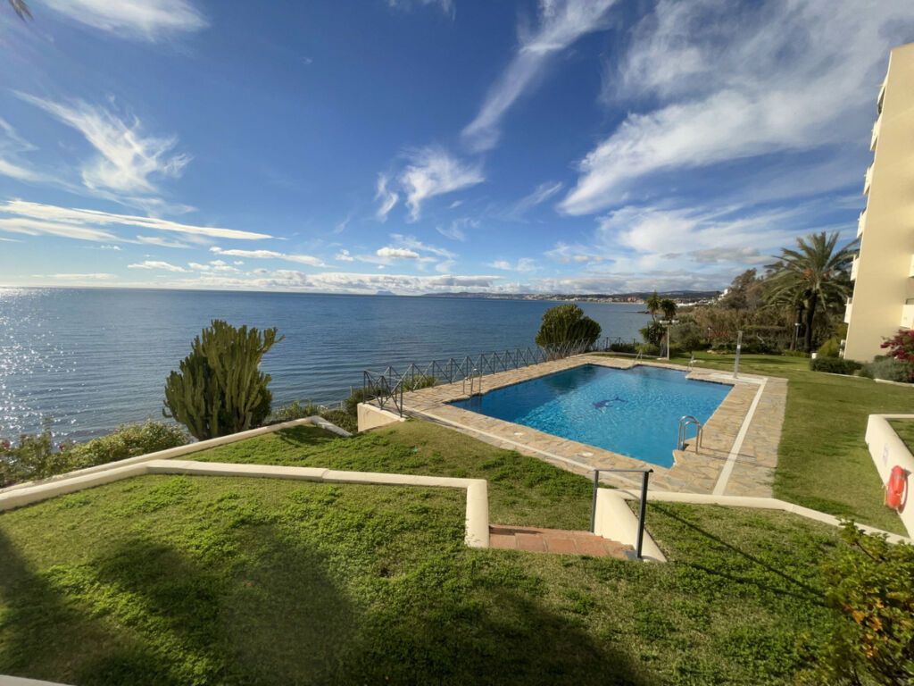 Middle Floor Apartment Estepona Málaga - image 11