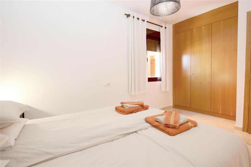 Middle Floor Apartment Estepona Málaga - image 11