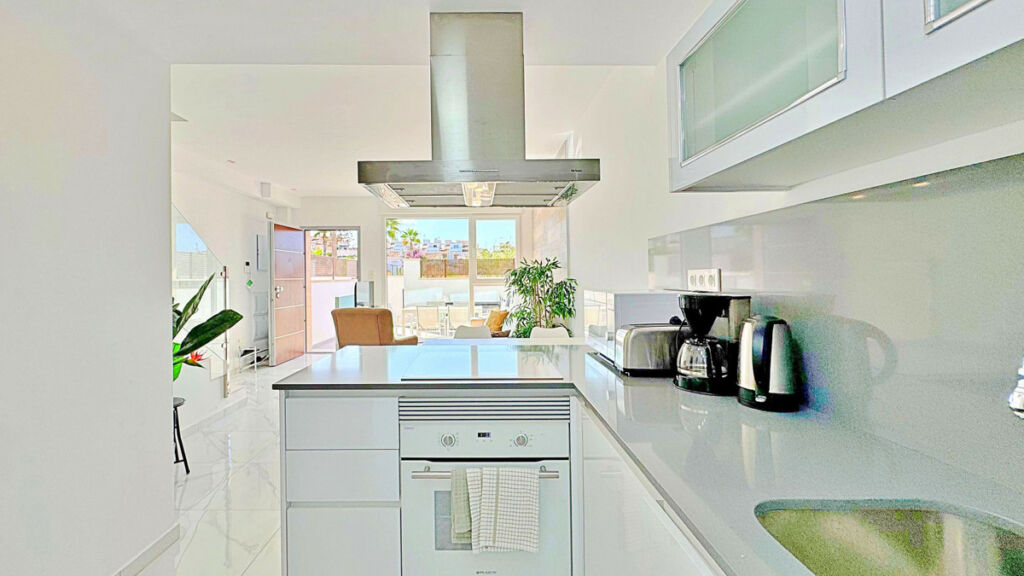 Townhouse Los Balcones Alicante - image 11