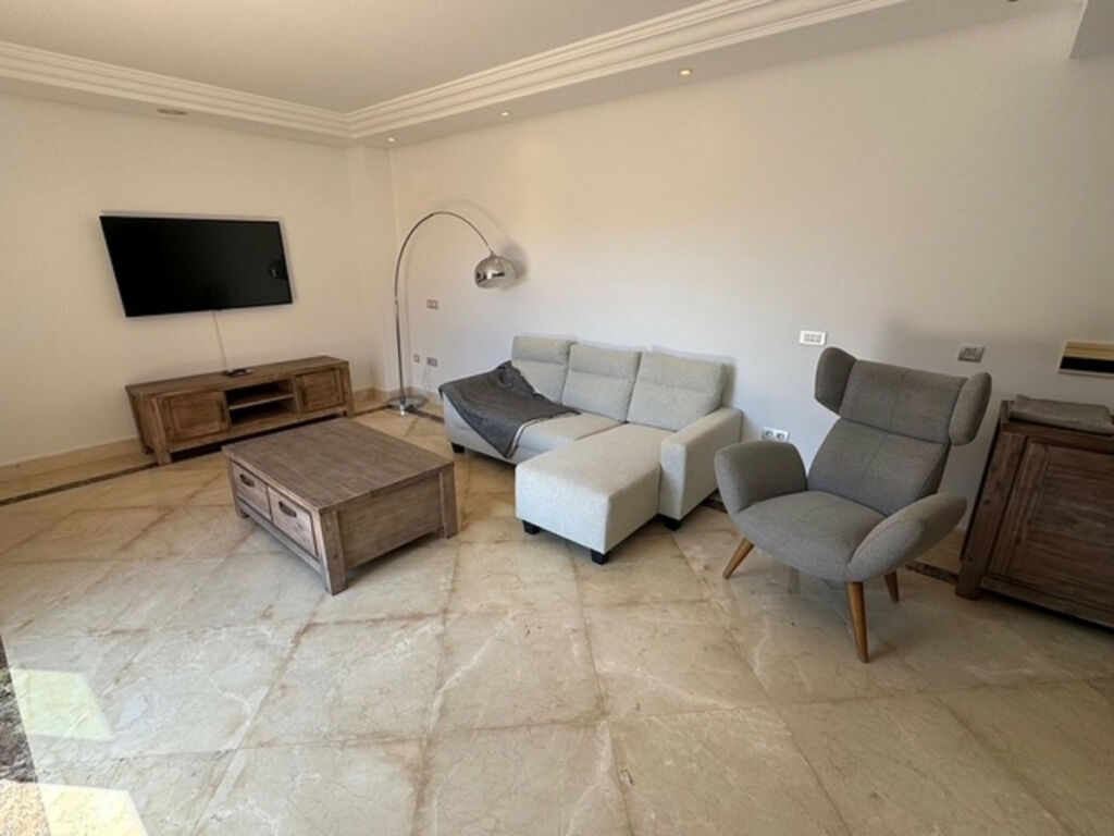 Middle Floor Apartment New Golden Mile Málaga - image 11