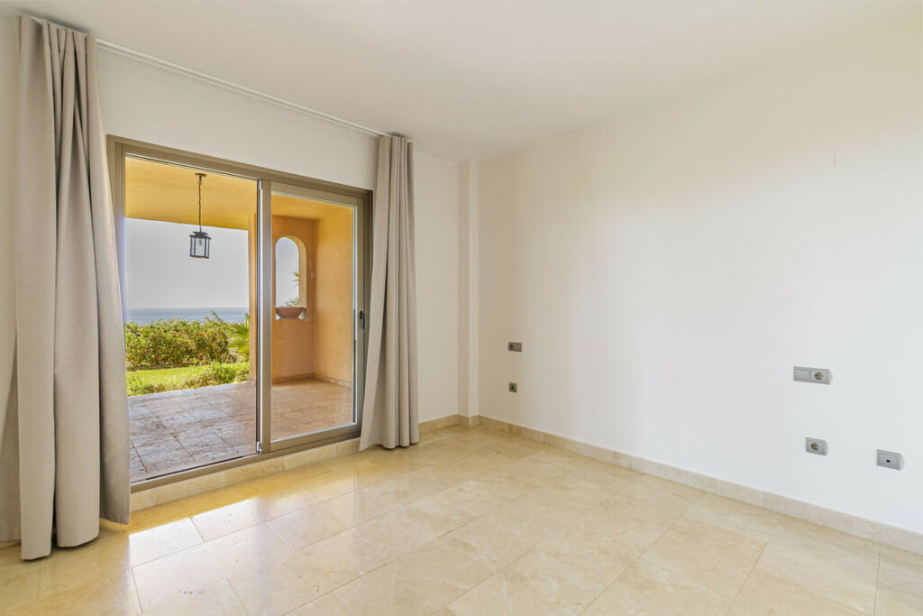 Ground Floor Apartment Benahavís Málaga - image 11