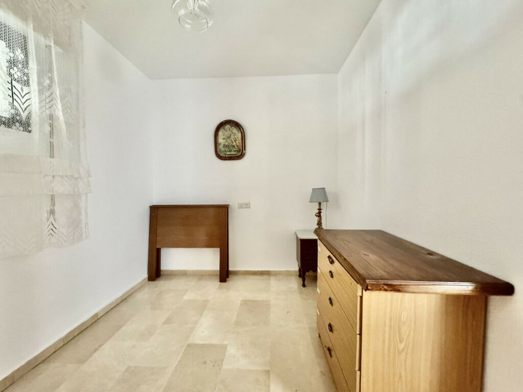Middle Floor Apartment Fuengirola Málaga - image 10