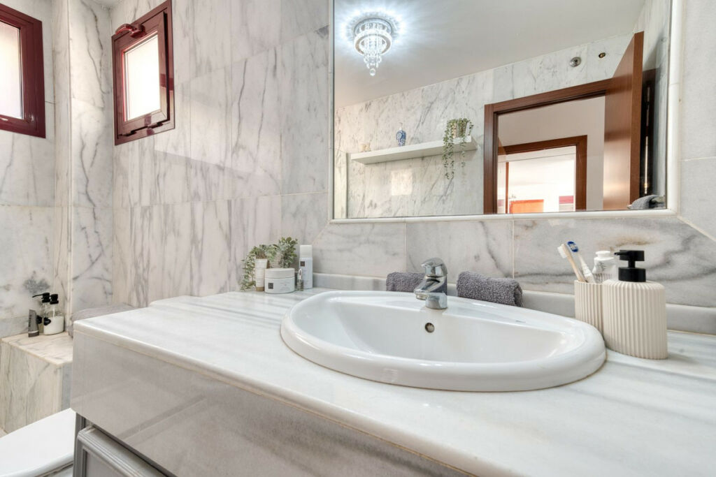 Detached Villa Benahavís Málaga - image 12