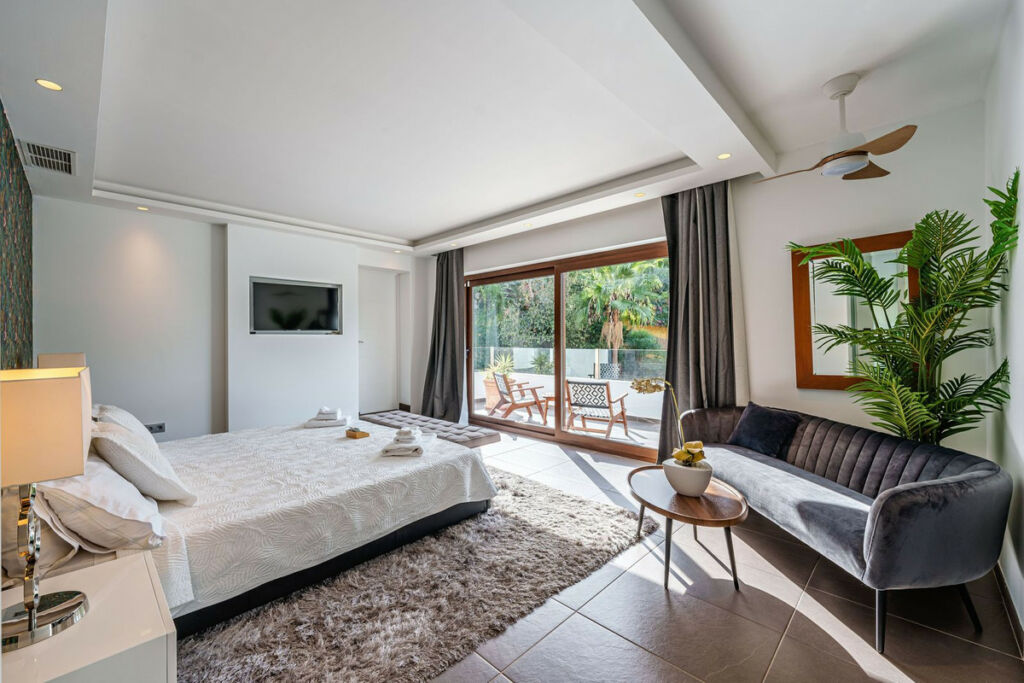 Detached Villa Marbella Málaga - image 11