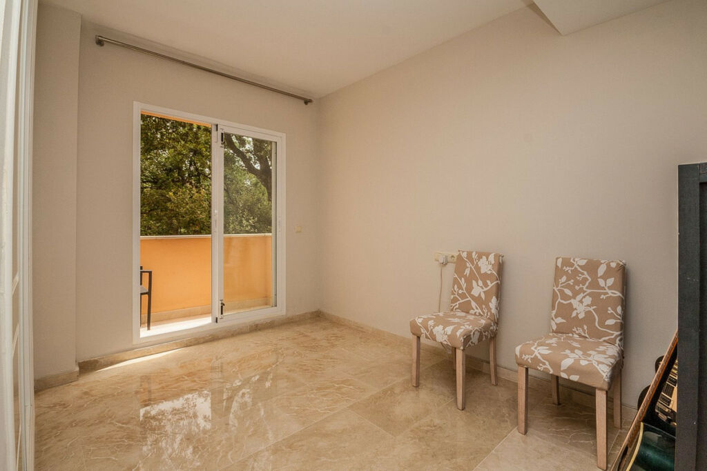 Middle Floor Apartment Elviria Málaga - image 11
