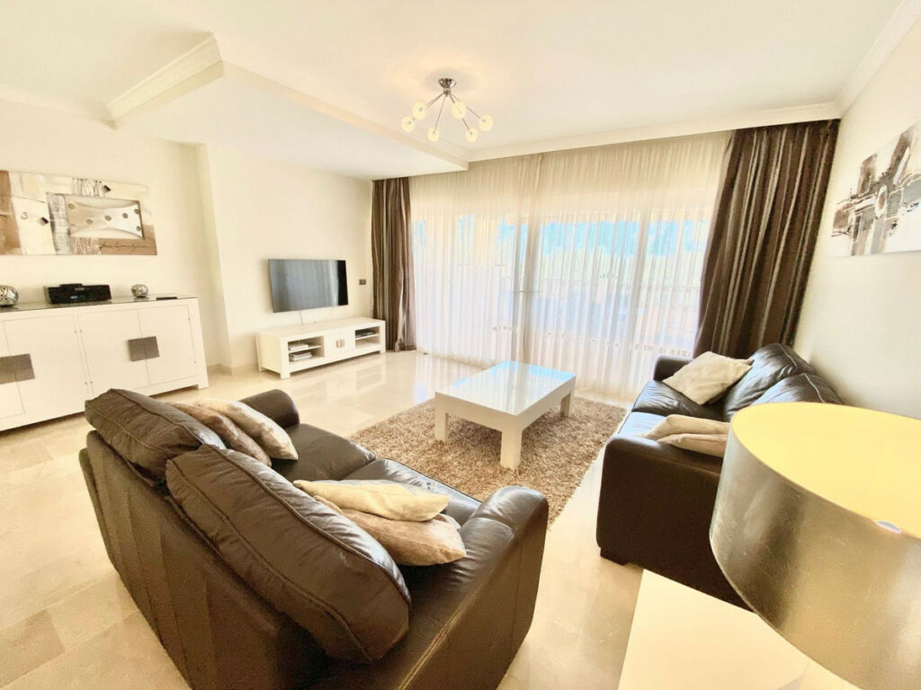 Middle Floor Apartment Atalaya Málaga - image 11