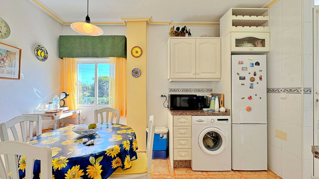 Middle Floor Apartment La Zenia Alicante - image 11