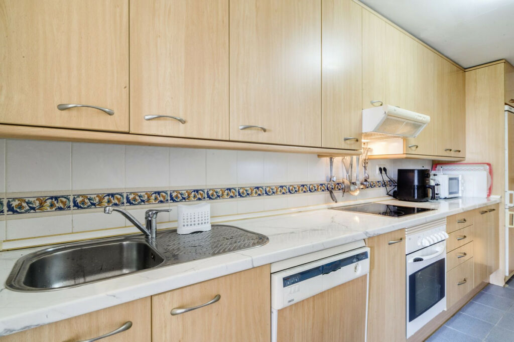 Middle Floor Apartment Bahía de Marbella Málaga - image 11