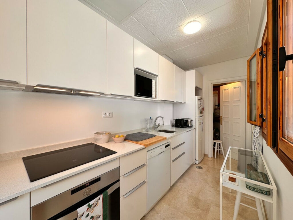 Middle Floor Apartment Nueva Andalucía Málaga - image 11
