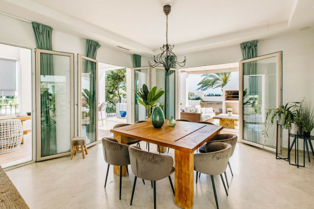Detached Villa Estepona Málaga - image 11