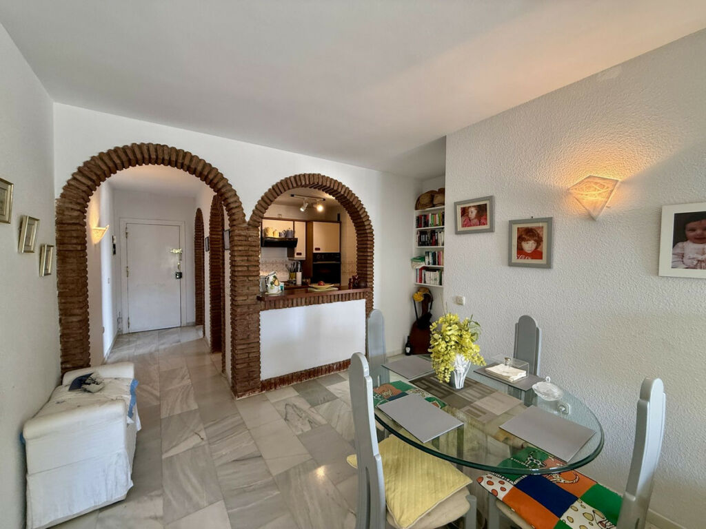 Middle Floor Apartment Calahonda Málaga - image 11