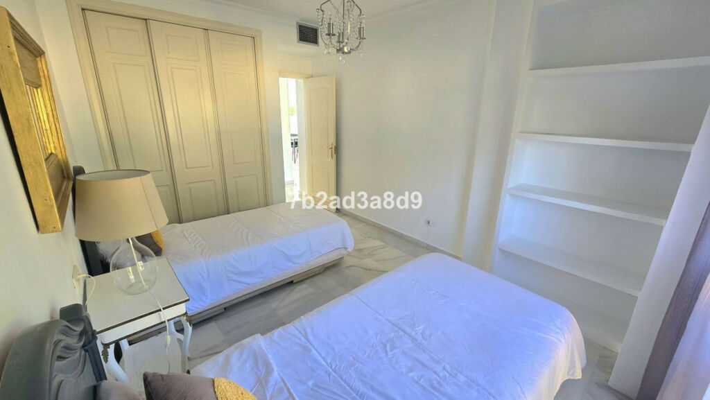 Middle Floor Apartment Nueva Andalucía Málaga - image 11