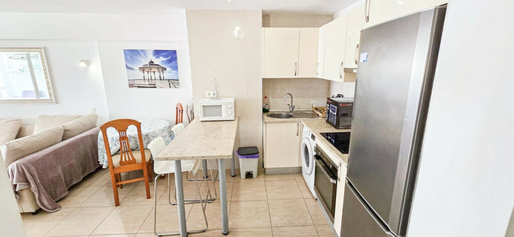 Middle Floor Apartment Benalmadena Málaga - image 11