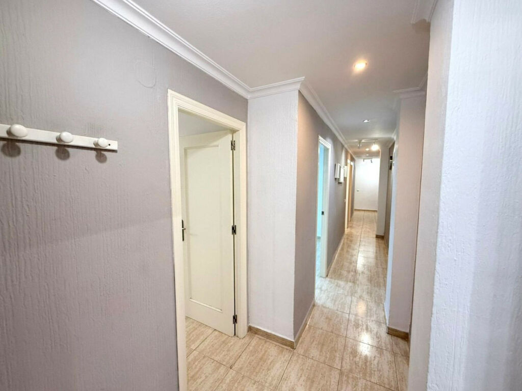 Middle Floor Apartment Torrevieja Alicante - image 11