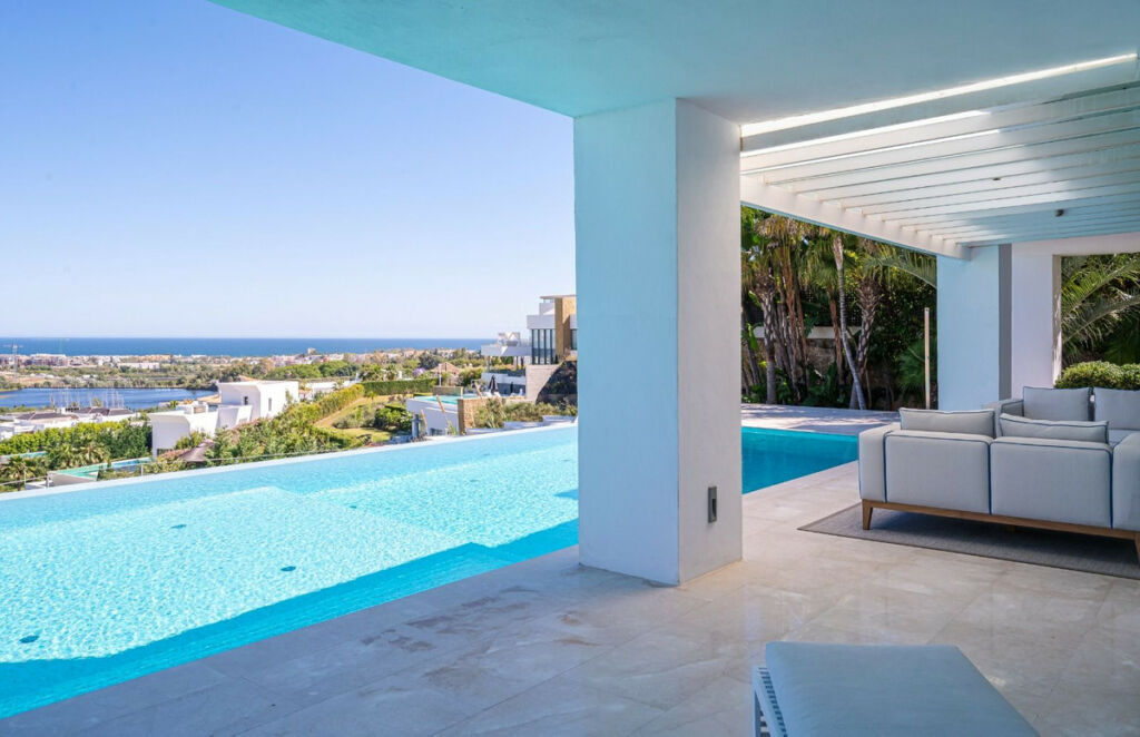 Detached Villa Los Flamingos Málaga - image 10