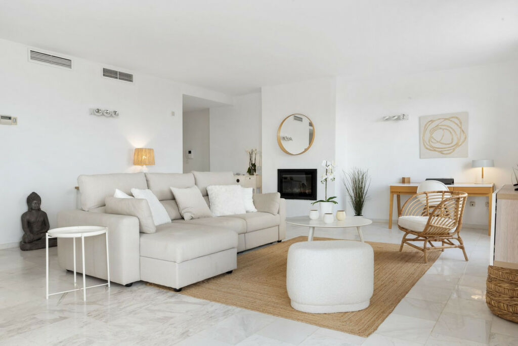 Middle Floor Apartment La Mairena Málaga - image 10