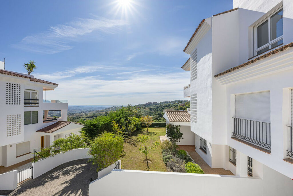 Middle Floor Apartment La Mairena Málaga - image 11