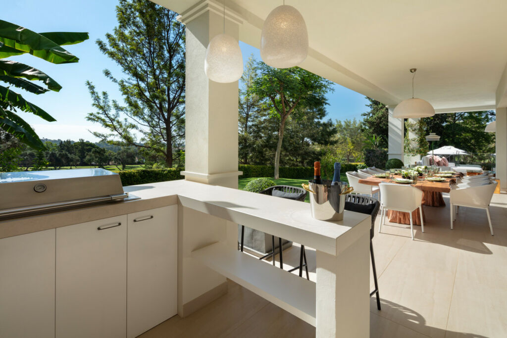 Detached Villa Aloha Málaga - image 11