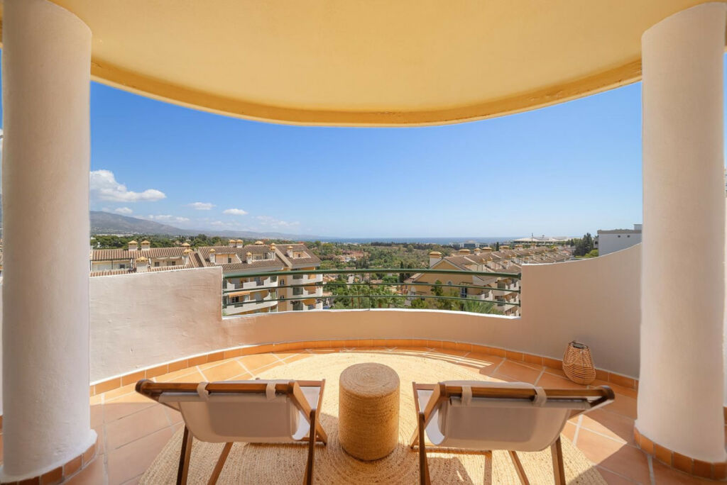 Middle Floor Apartment Nueva Andalucía Málaga - image 11