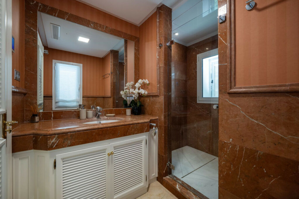 Detached Villa Marbella Málaga - image 11
