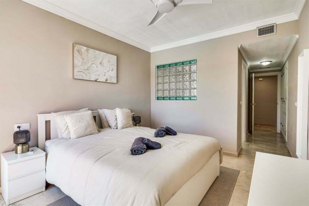 Middle Floor Apartment New Golden Mile Málaga - image 11