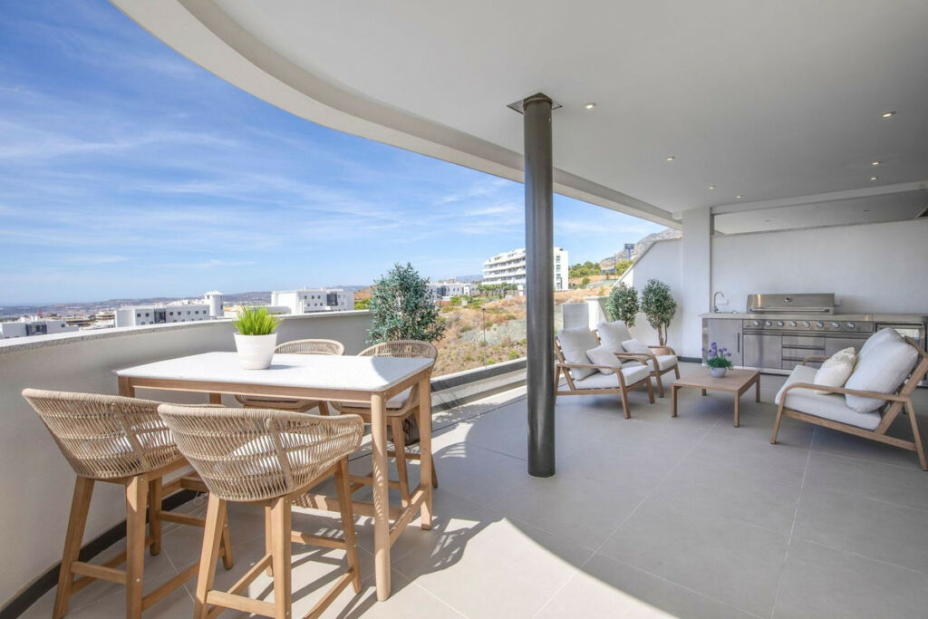 Middle Floor Apartment Higueron Málaga - image 11