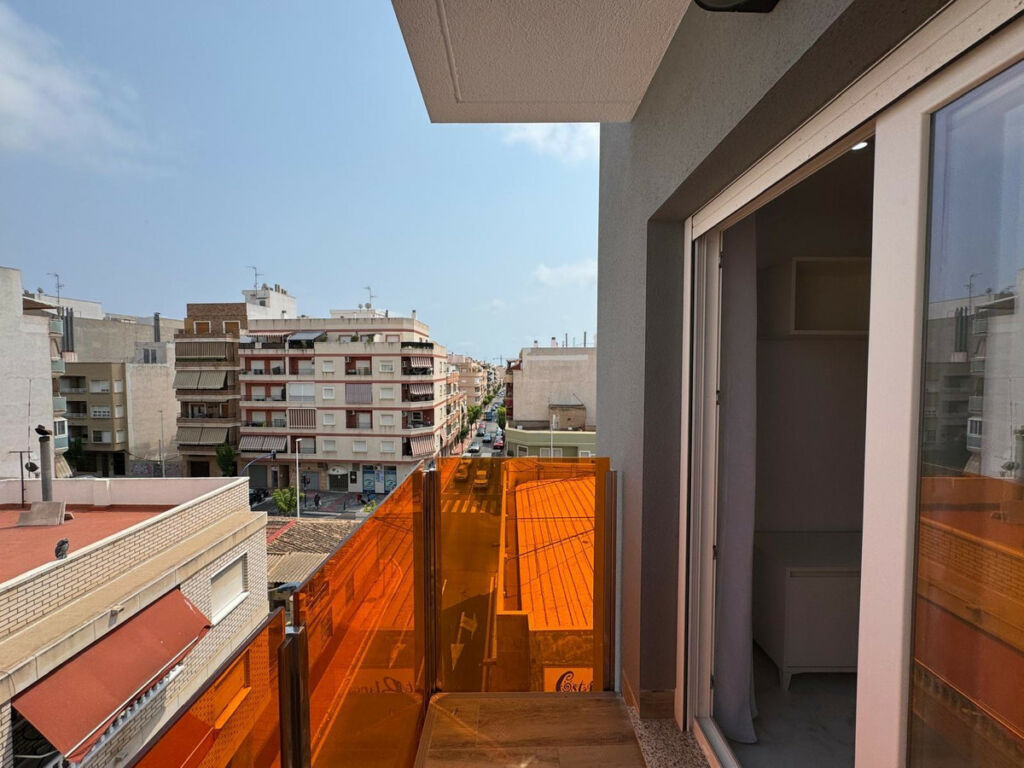 Middle Floor Apartment Torrevieja Alicante - image 11