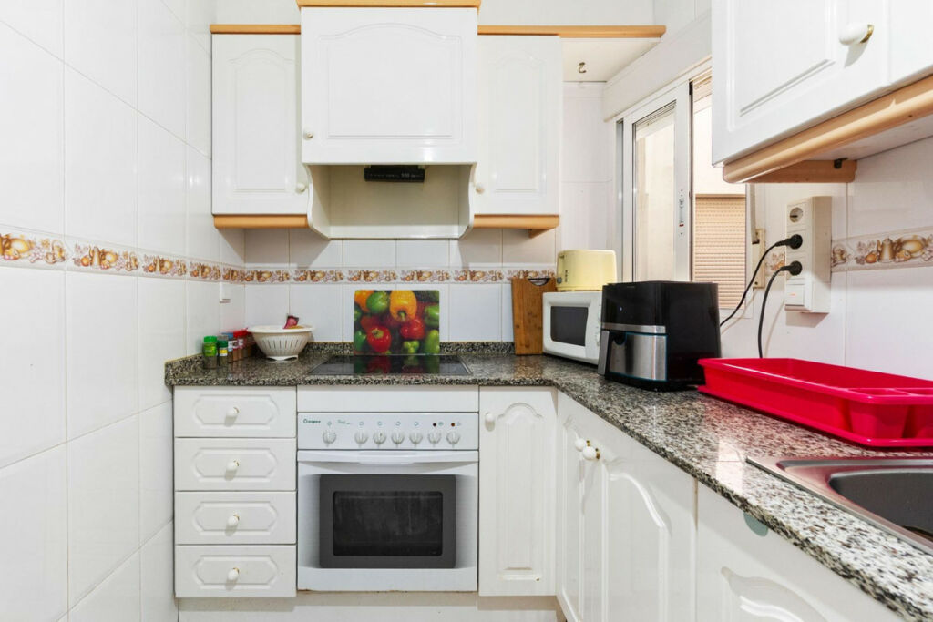 Middle Floor Apartment Torrevieja Alicante - image 7