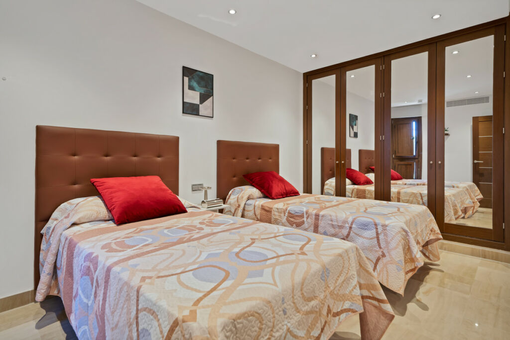 Middle Floor Apartment Estepona Málaga - image 11